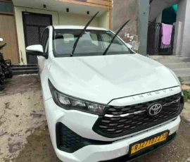 innova-hycross-udaipur-taxi-service-scaled