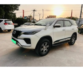 toyota-fortuner-white-side-view-udaipur